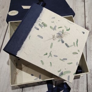Album foto (23 cm x 19,2 cm)  con scatola a libro (30 cm x 26,5 cm x H 9 cm)