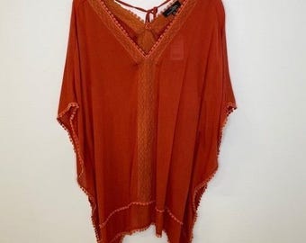 Suzanne Betro Burnt Orange Häkelspitze Bommel Kaftan Top U8501400 XL NEU