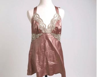 Camisón vintage de encaje satinado con escote halter y espalda descubierta de Fredericks of Hollywood.