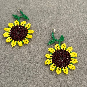 Sunflower earrings, Huichol earrings, Beaded sunflower earrings, yellow and green earrings, summer jewelry, flower earrings