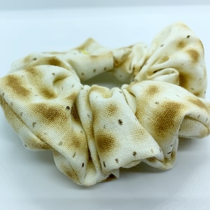 Matzah scrunchie, Passover scrunchie, Jewish girl scrunchie, vsco girl scrunchie