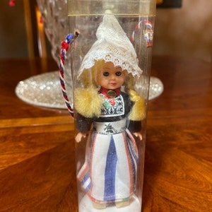 Vintage Niederlande 6&quot; Mädchen Folk Kostüm Puppe, flatternde Augenlider, Made In Volendam Niederlande