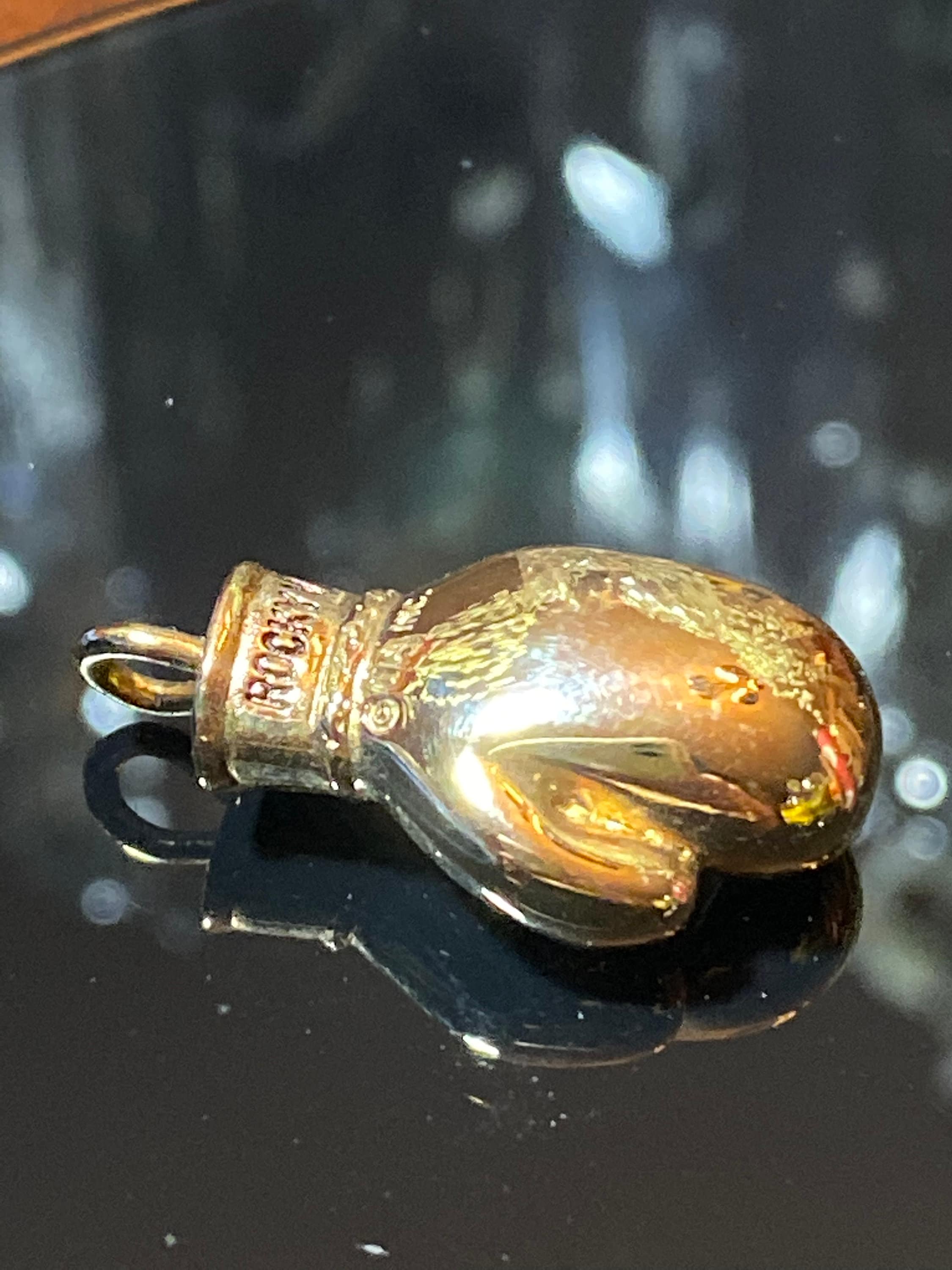 Rocky V Movie Rocky Balboa Boxing Glove Necklace (1990 United Artist