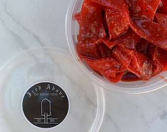 Gourmet Zoetzure en Hartige aardbei Candy Belts bedekt met zelfgemaakte chamoy- en kruidenkruiden