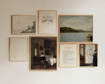 Könnte beinhalten: Eine weiße Wand mit einer Galeriewand aus gerahmten Kunstwerken. Die Kunstwerke umfassen eine Schwarzweißzeichnung eines Gebäudes, ein Landschaftsbild mit einem See, eine Schwarzweißzeichnung einer Pflanze, ein Gemälde einer Frau, die in einem Raum sitzt, einen Schwarzweißtextdruck und ein Gemälde einer Frau, die in einer Tür steht.