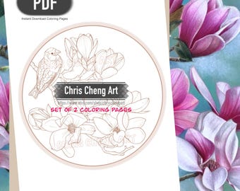 Puede incluir: Un dibujo en blanco y negro de flores de magnolia y un pájaro en una rama. El dibujo está en un círculo y tiene el texto "Chris Cheng Art" y "Set of 2 Coloring Pages" debajo.