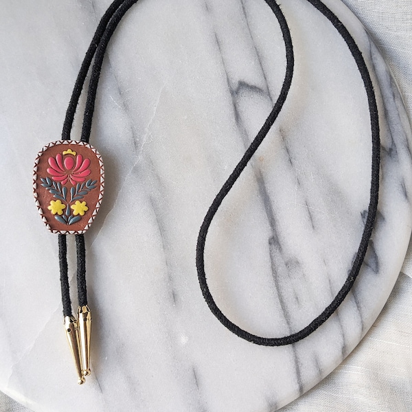 FRIDA BOLO / Corbata Bolo de Arcilla Polimérica con Cordón de Algodón