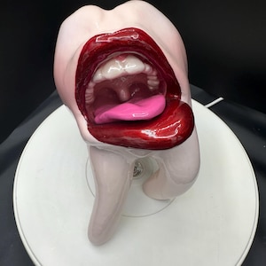 handgemaakte popart-sculptuur met grappige tanden voor tandartspraktijken en verzamelaars