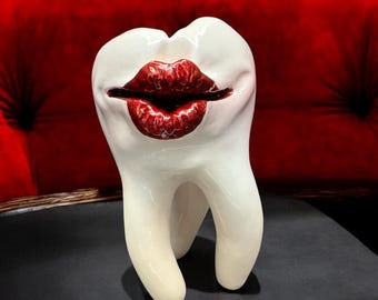 Escultura de diente divertida, decoración artística hecha a mano para consultorio dental o coleccionista.