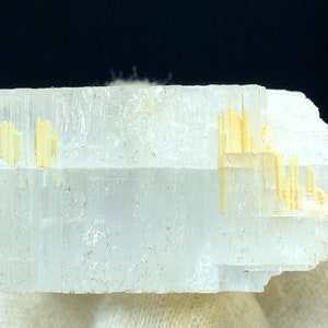 Cristal de berilonita, Mineral de berilonita, Espécimen de berilonita, Espécimen crudo de berilonita, Berilonita de skardu Pakistán 89 Gramos