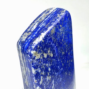 Lapislazzuli blu lucidato: pietra curativa in cristallo di forma libera (489 grammi)