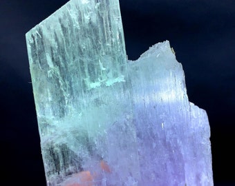 青紫色のクンツァイト結晶、アフガニスタン産スポジュメン鉱物、1083