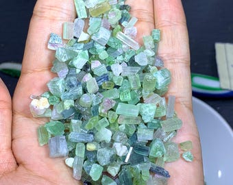 アフガニスタン産天然のマルチカラートルマリン原石 - 98 グラム