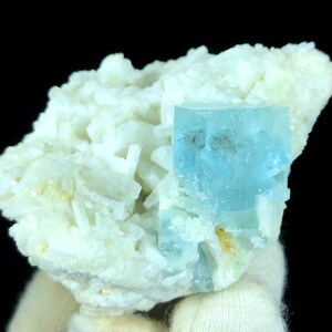 Natural Aquamarine specimen from skardu pakistan.  150 GRAM.     71*53*48mm