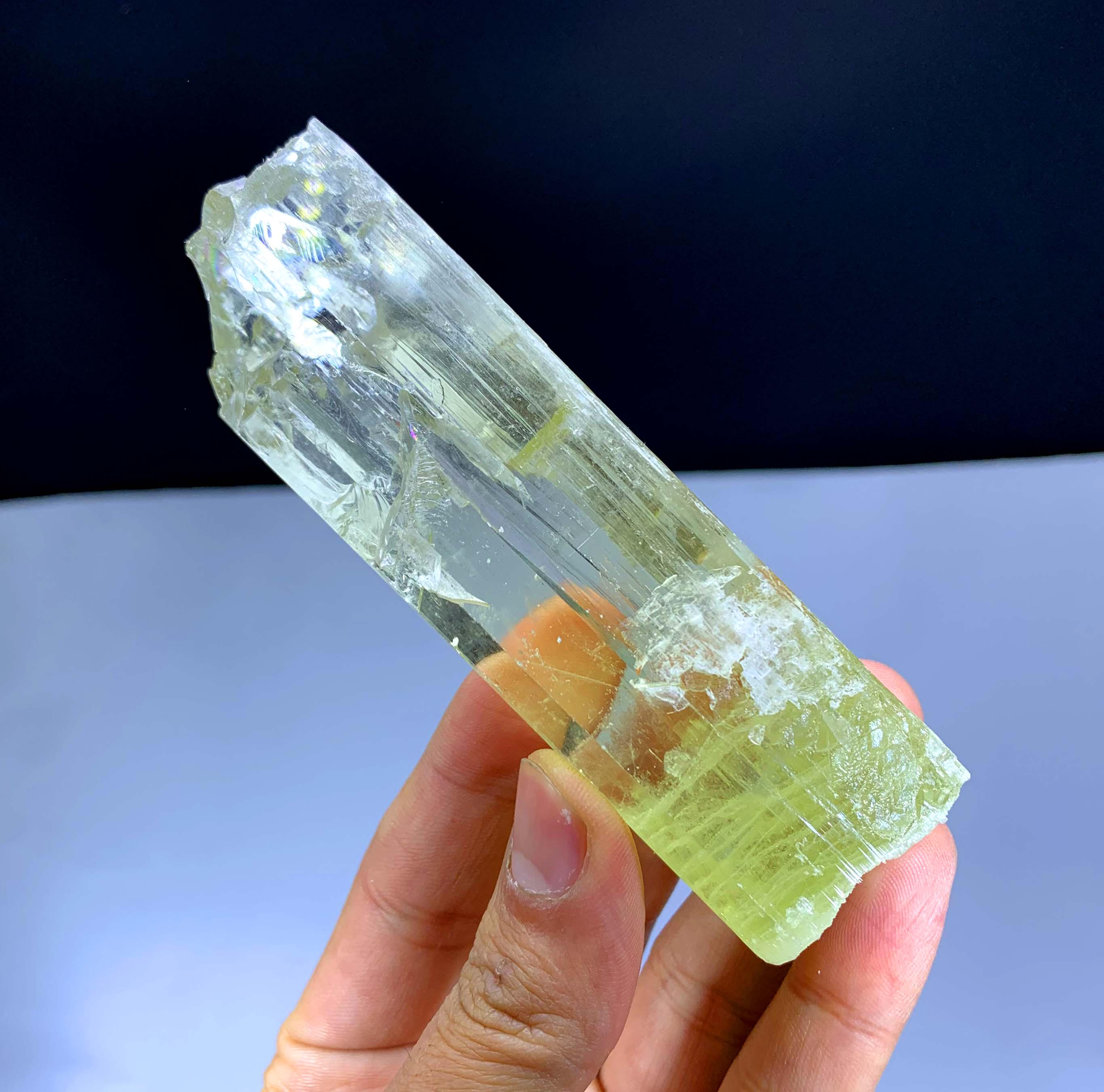 アフガニスタン産の透明な黄色のトリフェーン クンツァイト クリスタル