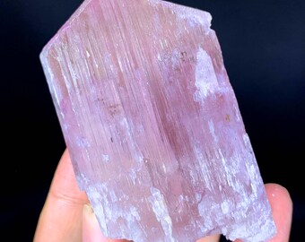 青紫色のクンツァイト結晶、アフガニスタン産スポジュメン鉱物、1083