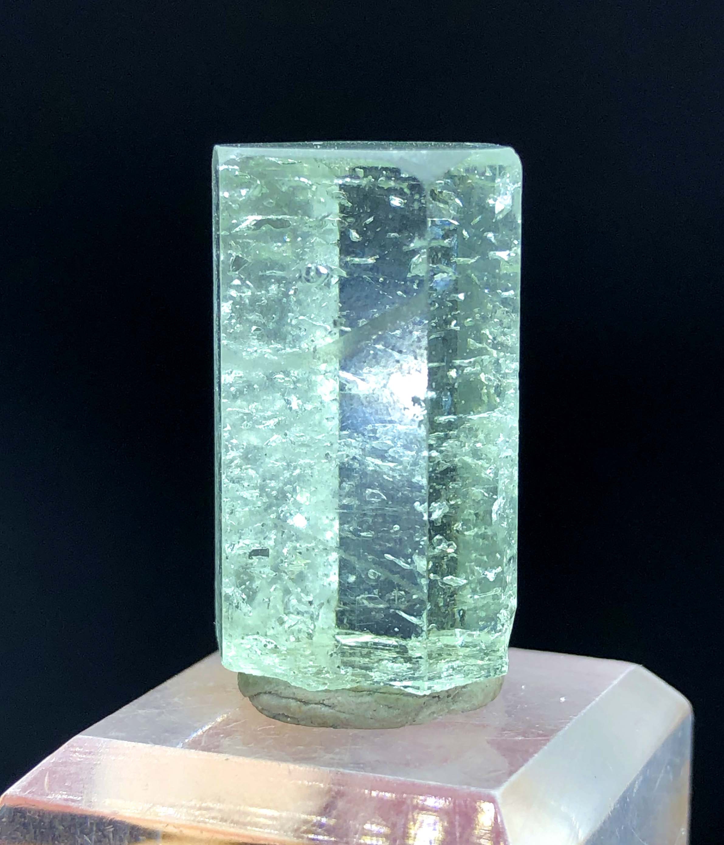 アクアマリン　原石　鉱物標本　パキスタン　シガール　透明度良好　宝石質　結晶　2 ブルーアクアマリン結晶標本：パキスタン、シガール渓谷（46.10