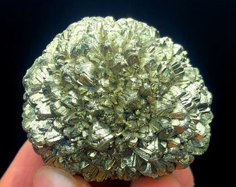 パキスタン産の樹形豊かな緑の緑簾石標本 - 38 グラム - Etsy 日本