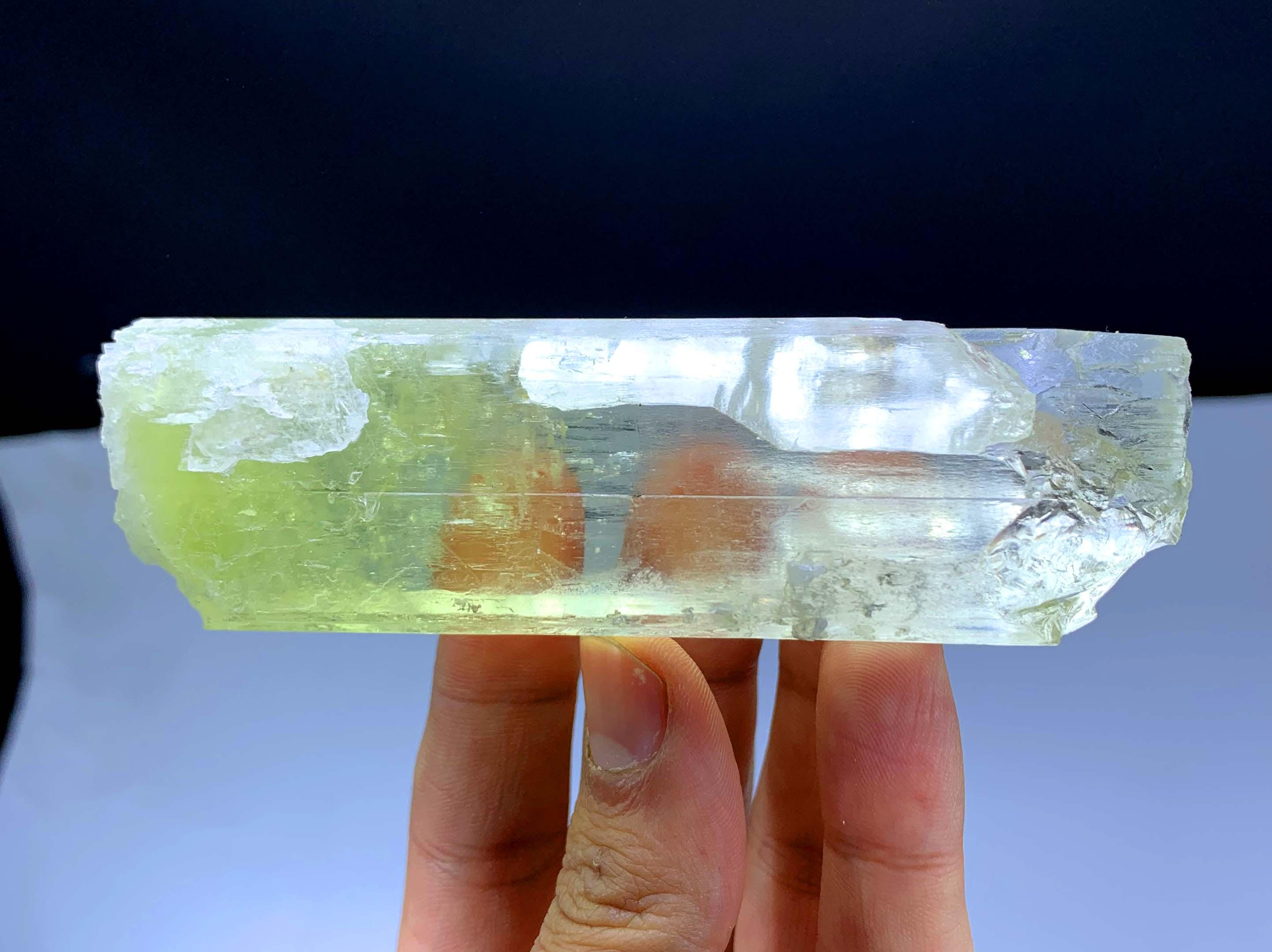 アフガニスタン産の透明な黄色のトリフェーン クンツァイト クリスタル