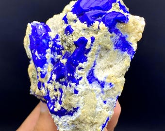 金色の黄鉄鉱を含むインクブルーのラピスラズリ標本、アフガニスタン産