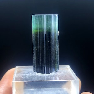 Turmalina com tampa verde natural, cristal de turmalina, turmalina terminada, turmalina crua, turmalina áspera, 38,85 cartas