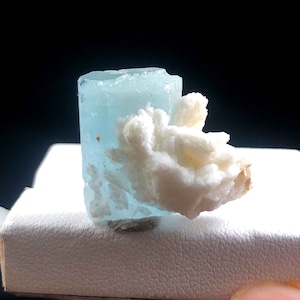 パキスタンのスカルドゥ産天然アクアマリン結晶標本 6 グラム - 22*20*13 mm