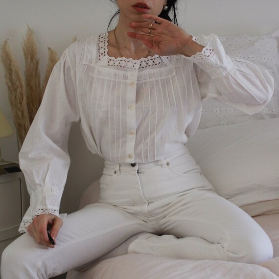 Antique 1920 white cotton and lace blouse