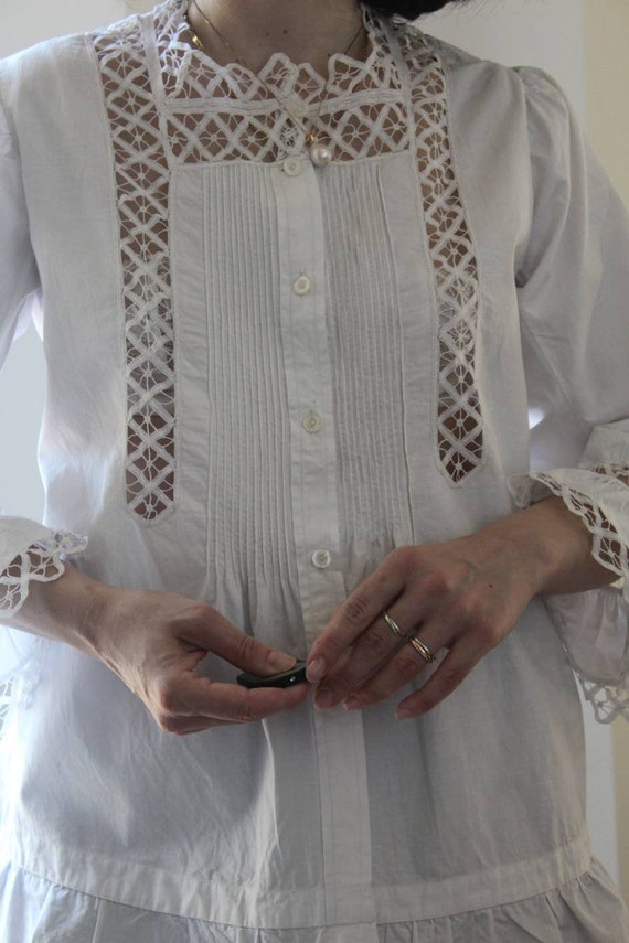 Antique 20s hand embroidered cotton blouse - image 9