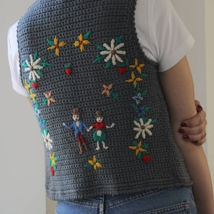 Vintage 70s hand knitted wool embroidered scenic vest