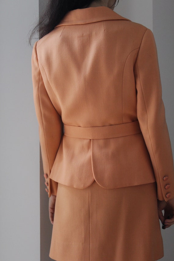 Vintage 60s tailored pink peach skirt suit - image 10