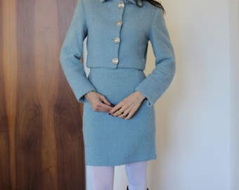 tailleur jupe vintage en laine bouclée bleu bébé