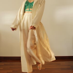 robe de chambre crème vintage en pure soie à rayures mates et liquides ton sur ton