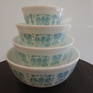 Pyrex Amish Butterprint Mixing Bowls Turquoise on White/Opal, 4 Pcs. 1963 - 1967 (See  comments on shipping in the description)