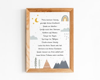 Pode incluir: Uma impressão emoldurada com um fundo cinza claro e um texto sobreposto amarelo e branco. O texto diz "Moin kleiner Schatz genieße deine Kindheit. Glaube an Wunder. Greife nach den Sternen. Klettere auf Bäume. Tanze na chuva. Pule nas poças. Encontre um tesouro. Ria até doer a barriga. Nunca perca sua imaginação. Acredite sempre em si mesmo e deixe seus sonhos se tornarem realidade." A impressão apresenta um arco-íris, nuvens, estrelas, uma lua, um tipi, montanhas e árvores.