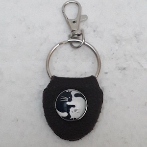 necklace, black leather key ring, black and white ying yang cat, 4 cm leather, glass snap button, ring and carabiner