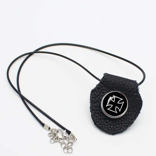 Collier Artisanal Croix Métal + Lacet Cuir – Neuf De Stock – Sans Marque