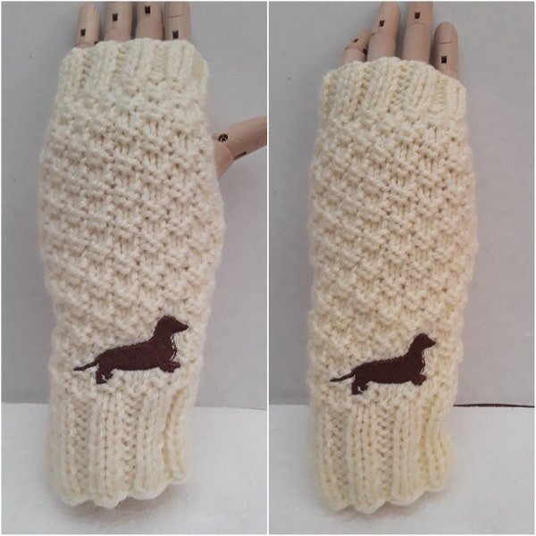 mitaines , gants , chauffe-pouls, manchettes ,ouverture pouces ,  acrylique, crème, teckels , chiens  , bruns,  broder, tricot ,  21 cm