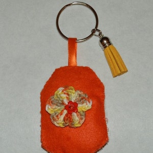sleutelhanger, tassieraden, vilt, oranje, bloem, pompom, geelachtig, ring, vulling, 8/5cm, handgemaakt