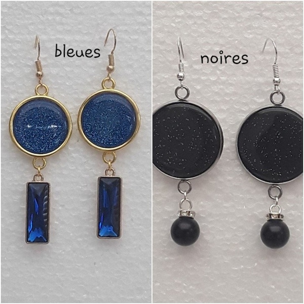 boucles d'oreilles  pendantes,crochets,  cabochons résines brillantes  , perles  bleues ou noires,