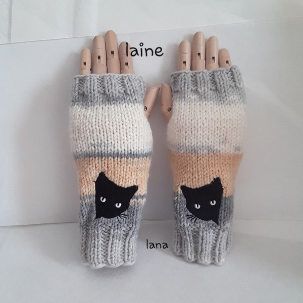 mitaines tricot laine , chats noirs ; gants laine ocre , gris , beige , 21cm , chats brodés 5cm