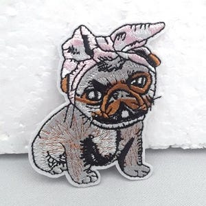 iron-on embroidered dog patch, dog, sitting, 8/5cm