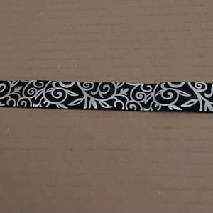 katoenen grosgrain lint, glanzend zilver paisleypatroon 22 mm