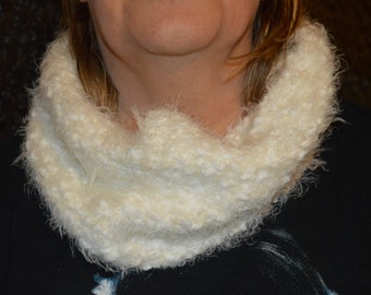 snood tour de cou tube  écharpe , blanche  , laine,  noppes , laine, tricot, 60/19cm ,