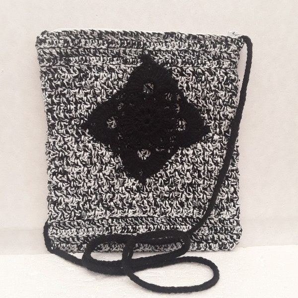 sac crochet coton noir blanc granny bohème boho grand mère   , 20/17 cm , sac épaule , sac bandoulière , anses noirs coton 1.22 M ,