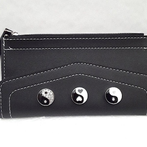 Kartenetui, Geldbörse, Münzbörse, schwarzes Kunstleder, 3 Ying-Yang-Druckknöpfe, schwarz, weiß, silber, 19/10cm