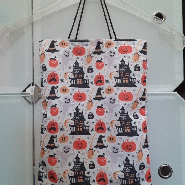 sac a main coton halloween château citrouilles chapeaux araignées , coton blanc , non doublé 33 cm haut  /  24 cm large ,anses cordes noires