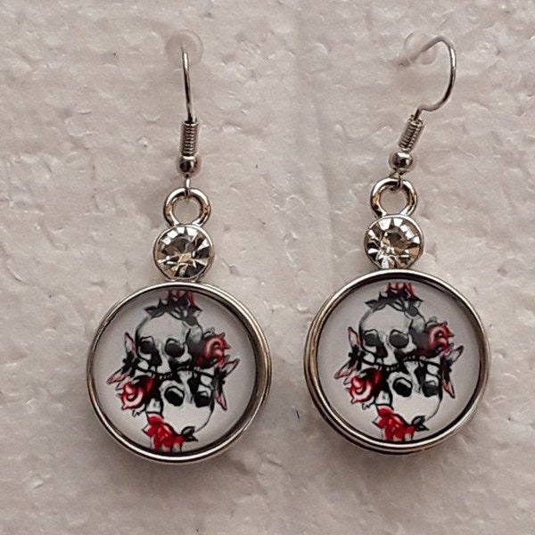 boucles d oreilles crânes skulls têtes de mort , fleurs , crochets, perles , faux strasses , perles , boutons pressions, verres,