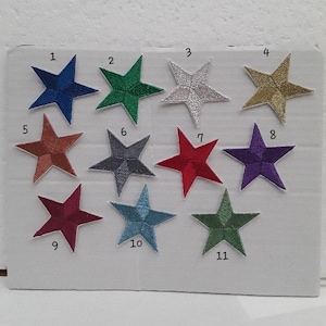 Peut inclure: Onze patchs brodés en forme d'étoile de différentes couleurs, notamment bleu, vert, argent, or, rouge, violet, marron, gris et sarcelle. Les patchs sont numérotés de 1 à 11.