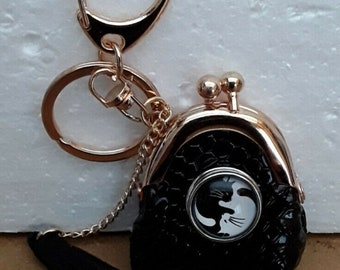 bolsa joias, chaveiro, mini porta-moedas, sintético, preto, pompom de camurça, botão de pressão, gato ying yang, 6/4/1 cm