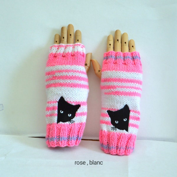 mitaines , gants sans doigts , rose blanc, chats noirs 5 cm , gants tricot 21cm